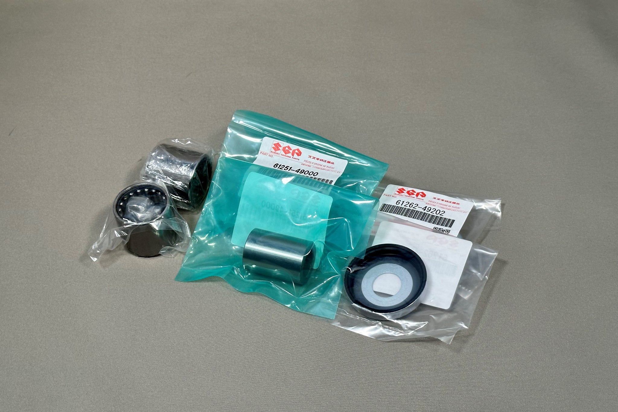 SUZUKI スズキ純正部品 カウリング,サイドミドル,ライト 94432-23K00